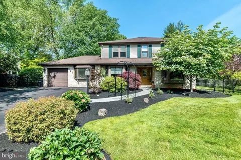 833 Village Cir, Blue Bell, PA 19422