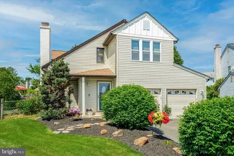 4 Tree Bark Cir, Horsham, PA 19044
