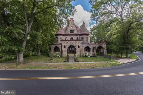 8 Lindenwold, Ambler, PA 19002