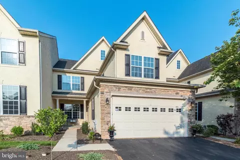552 Deer Lake Cir, Blue Bell, PA 19422