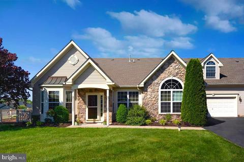 472 Pebble Beach Dr, Royersford, PA 19468