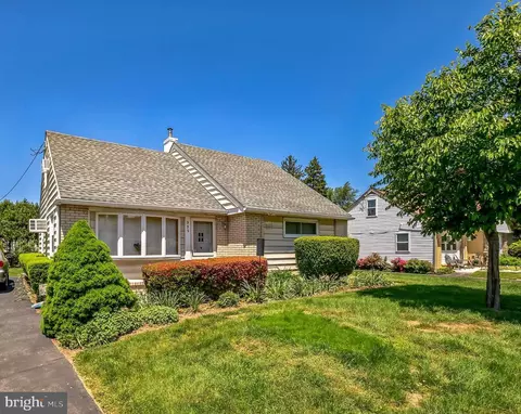332 Rolling Hill Rd, Elkins Park, PA 19027