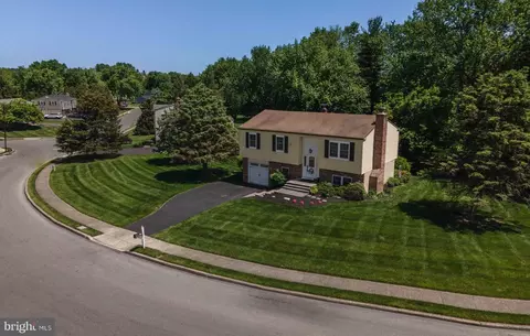 2025 Davis Dr, Norristown, PA 19403