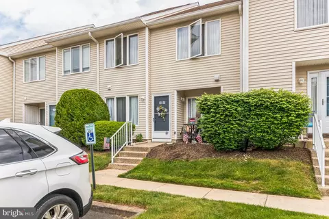 3003 Maryannes Ct, North Wales, PA 19454