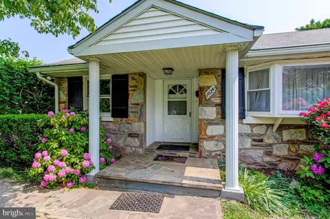 1024 Sparrow Rd, Audubon, PA 19403