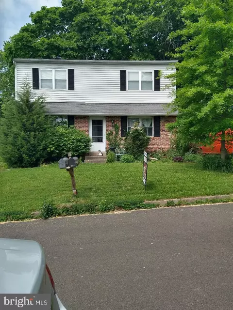 150 Lamplight Ln, Hatboro, PA 19040