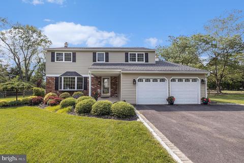 790 Maple Hill Dr, Blue Bell, PA 19422
