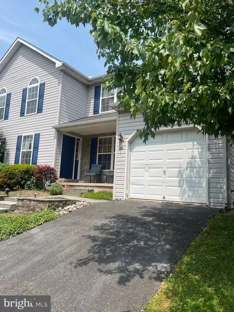330 Shirley Ln, Pennsburg, PA 18073