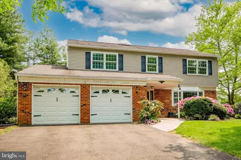 1526 Megan Cir, Blue Bell, PA 19422