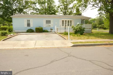 689 Butternut Cir, Red Hill, PA 18076