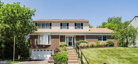 1310 Dundee Dr, Dresher, PA 19025