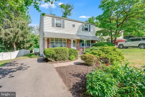 8112 Hawthorne Rd, Elkins Park, PA 19027