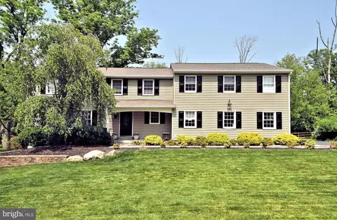 116 Meadowood Dr, Lansdale, PA 19446