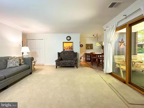 905 Meadowview Ln #905, Mont Clare, PA 19453