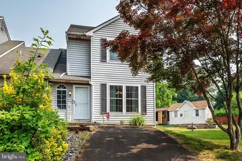 7 Schoolside Ct, Royersford, PA 19468