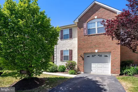 1001 Avondale Dr, Red Hill, PA 18076
