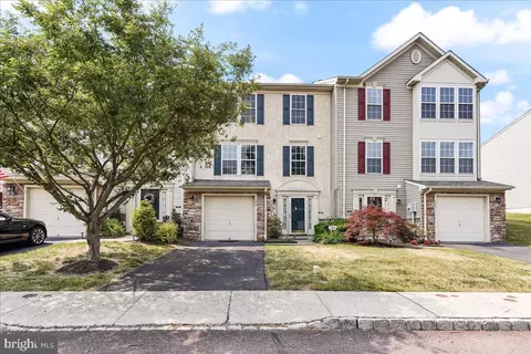 224 Creekside Dr, Pottstown, PA 19464