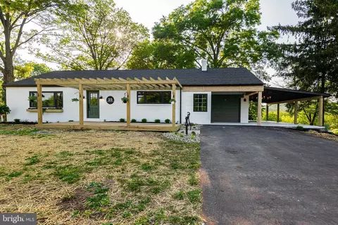 25 Smith Rd, Schwenksville, PA 19473