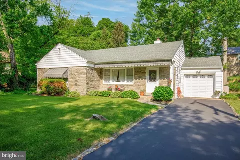8214 Brookside Rd, Elkins Park, PA 19027