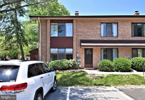 802 Stonybrook Dr, Norristown, PA 19403