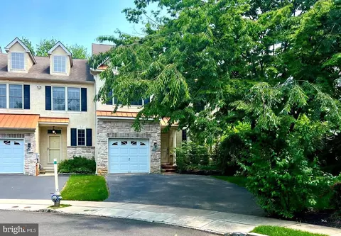400 Barefield Ln, Conshohocken, PA 19428