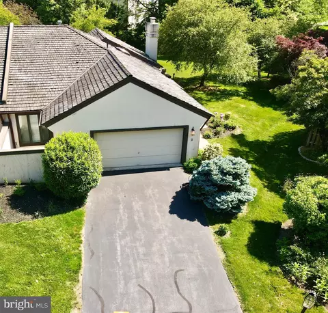 5 Steeplechase Ln, Blue Bell, PA 19422
