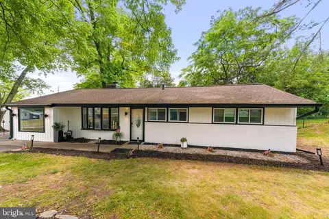 2508 Hillside Dr, Norristown, PA 19403