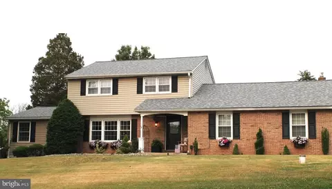822 Maple Dr, Pottstown, PA 19464