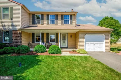 394 Windsor Dr, Harleysville, PA 19438