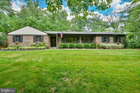 390 Camp Hill Rd, Fort Washington, PA 19034