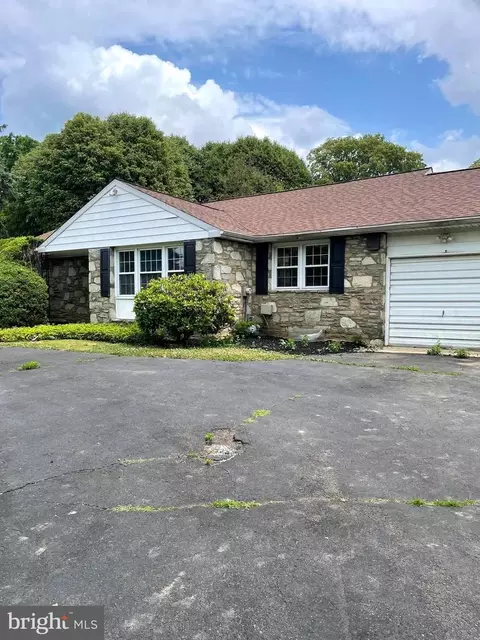3843 Warfield Dr, Huntingdon Valley, PA 19006