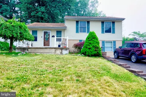38 Russell Rd, Willow Grove, PA 19090