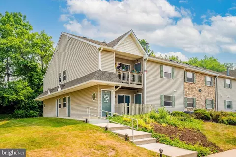 503 Horseshoe Dr, Royersford, PA 19468