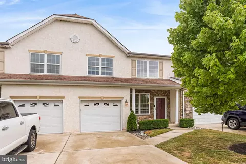 16 Aubrey Ct, Royersford, PA 19468