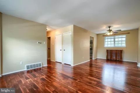 112 Byberry Rd #4, Hatboro, PA 19040