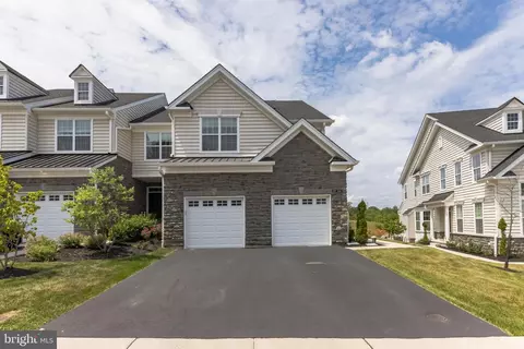 208 Lesly Ct, Conshohocken, PA 19428