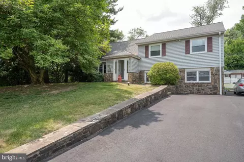 4034 Macniff Dr, Lafayette Hill, PA 19444