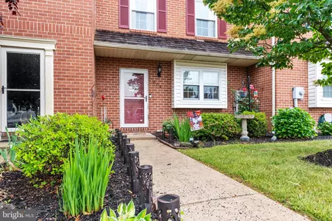 804 Village Green Dr, Gilbertsville, PA 19525