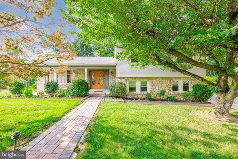 2702 Barry Ln, Huntingdon Valley, PA 19006