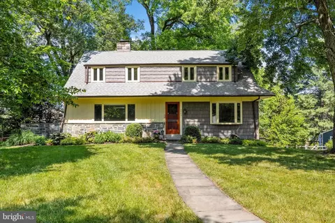 2042 Ivywood Ln, Villanova, PA 19085