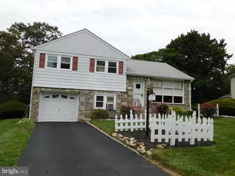 542 Briarwood Rd, Glenside, PA 19038