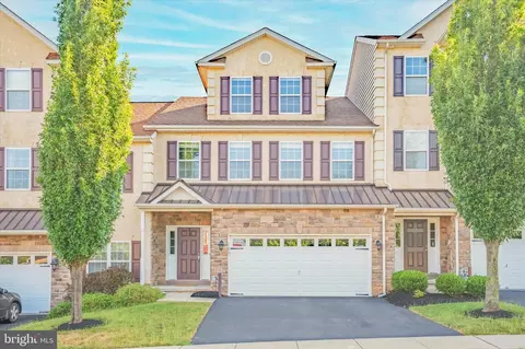 303 Fairfield Cir S, Royersford, PA 19468