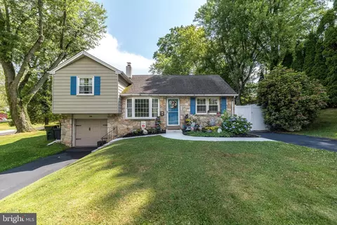 209 Limestone Ln, Willow Grove, PA 19090