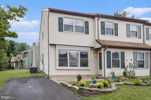 1 Carriage Dr, Horsham, PA 19044