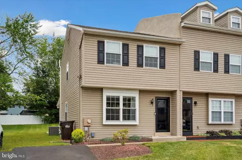 122 Brownstone Ln, Horsham, PA 19044