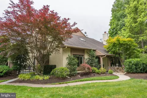 1 High Gate Ln, Blue Bell, PA 19422