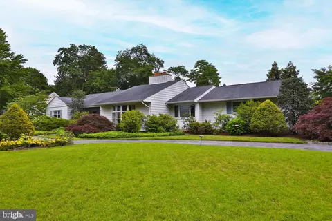 607 Baeder Rd, Jenkintown, PA 19046