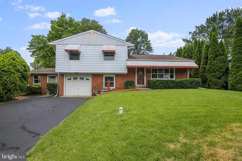 1420 Sandwood Rd, Conshohocken, PA 19428