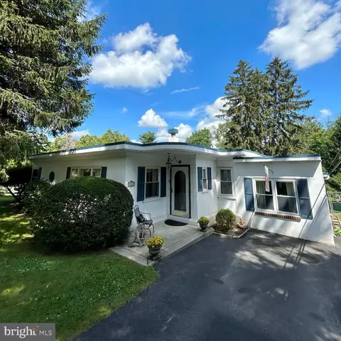 8303 Childs Rd, Glenside, PA 19038