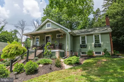 233 Pinetown Rd, Audubon, PA 19403